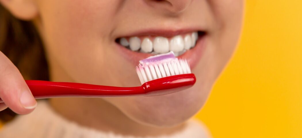Miglior dentifricio per denti sensibili in farmacia