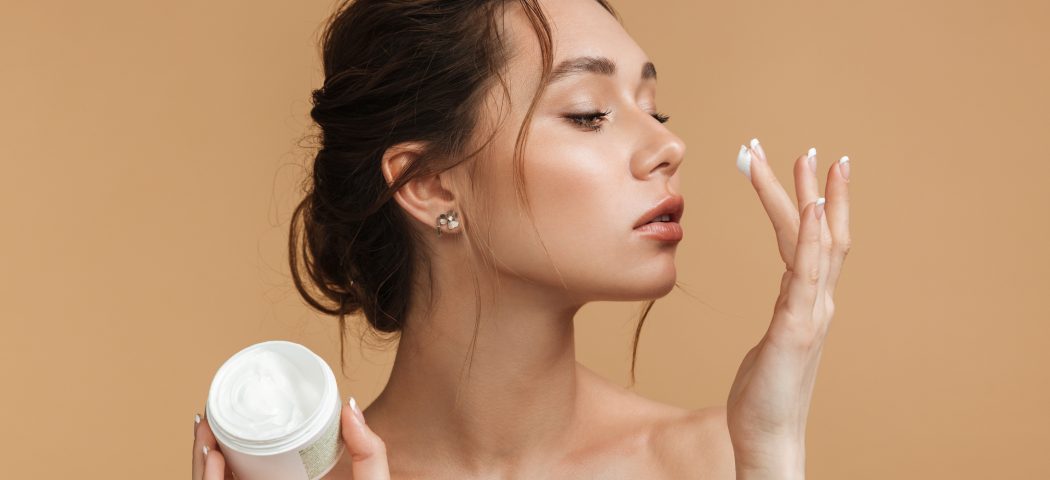 Preparare la pelle all'estate: creme viso e corpo altamente dissetanti per la pelle